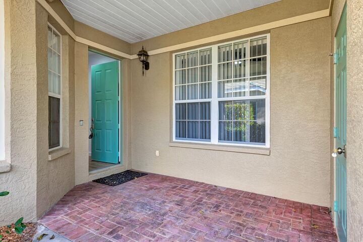 Property Photo: 5035 Lakescene Place FL 34243