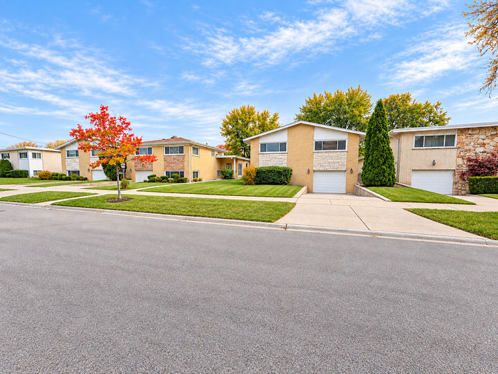 Property Photo: 4431 W Fitch Avenue IL 60712