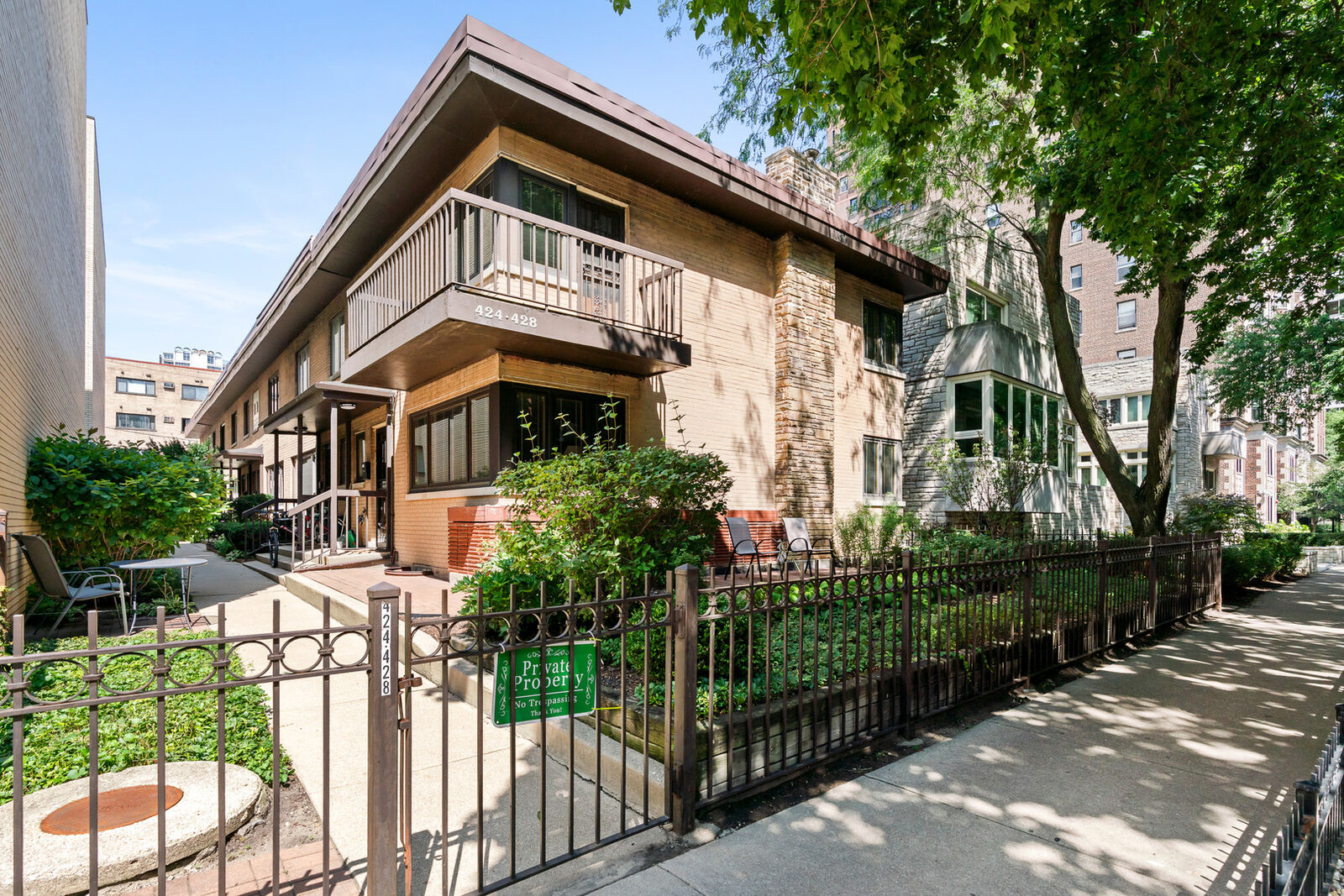 Property Photo: 428 W Wellington Avenue B IL 60657
