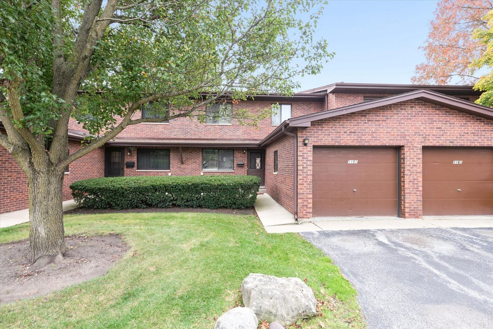 Property Photo:  1151 Geneva Lane  IL 60047 