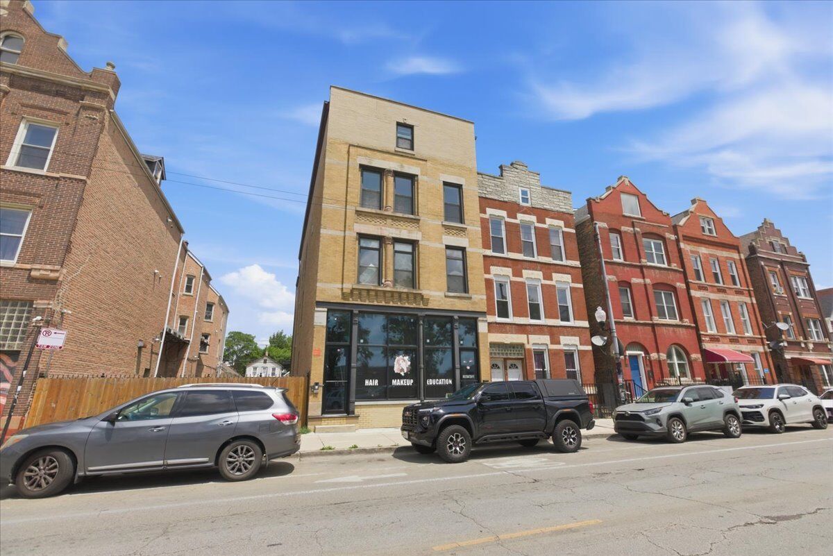 Property Photo:  1854 W 18th Street 1R  IL 60608 