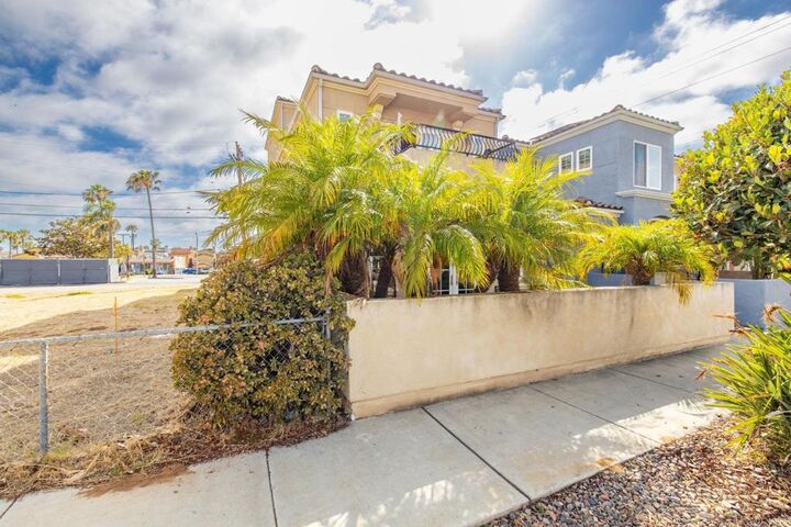 Property Photo:  719 N Freeman Street  CA 92054 