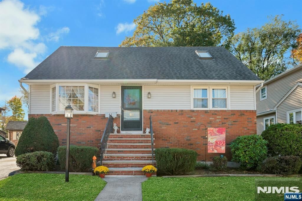 Property Photo:  61 Oak Street  NJ 07662 