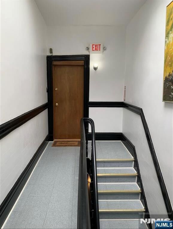 Property Photo:  302 24th Street 3R  NJ 07087 