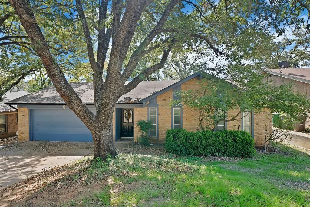 Property Photo:  7648 Blue Carriage Lane  TX 76120 