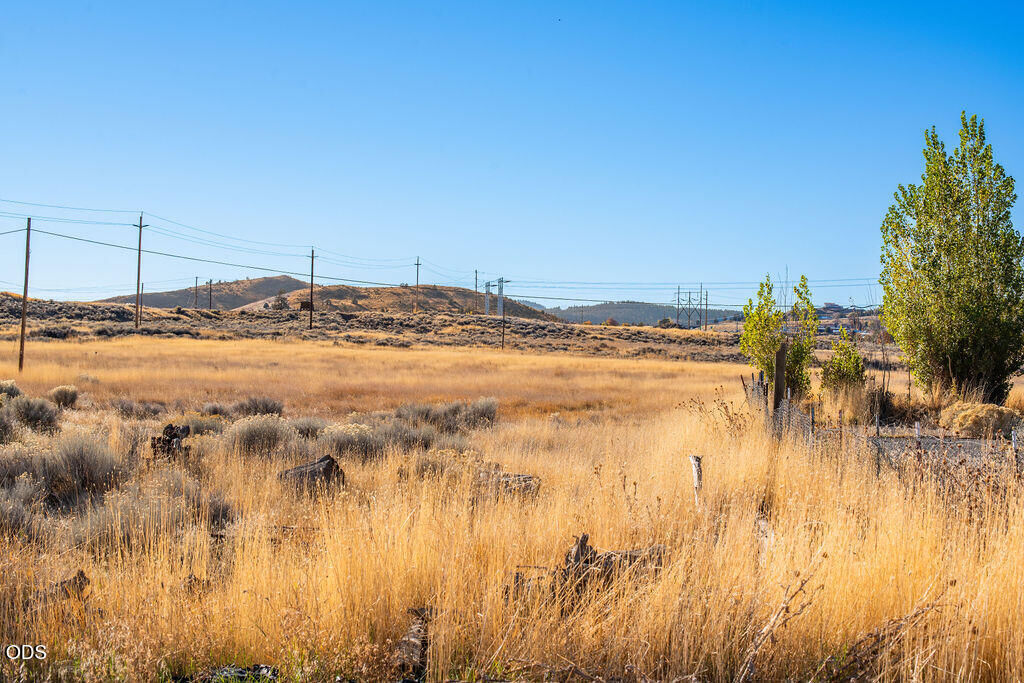 Property Photo: 1441 Laverne Avenue OR 97603
