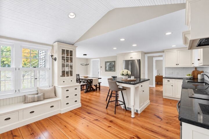 Property Photo: 946 Main St MA 02043