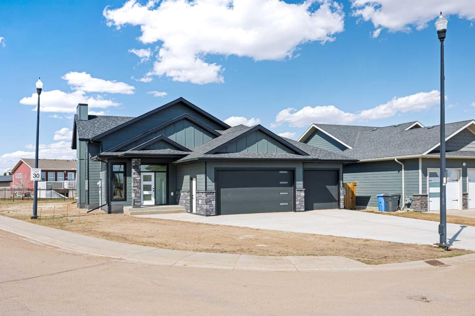 Property Photo:  2715 73 Avenue 30  AB T9V 3L7 