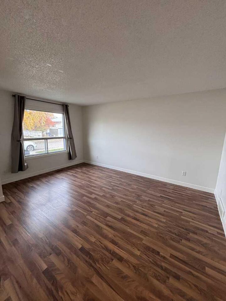 Property Photo: 246 Mt Alderson Crescent W AB T1K 6V8
