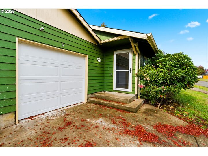 Property Photo: 1208 Dola St OR 97402