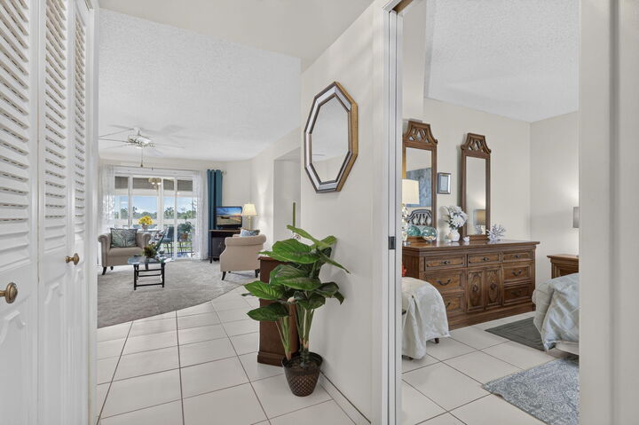 Property Photo:  3959 Via Poinciana 506  FL 33467 