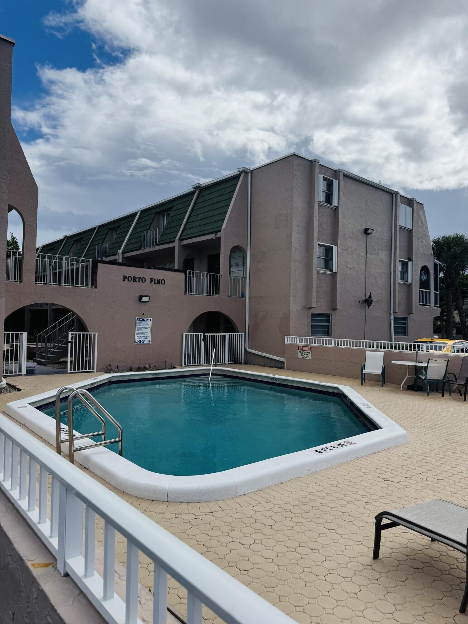 Property Photo:  1100 SE 4th Avenue 1  FL 33441 