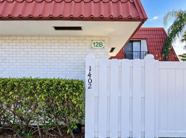 Property Photo: 1402 Harvard Lane 12-B FL 33426