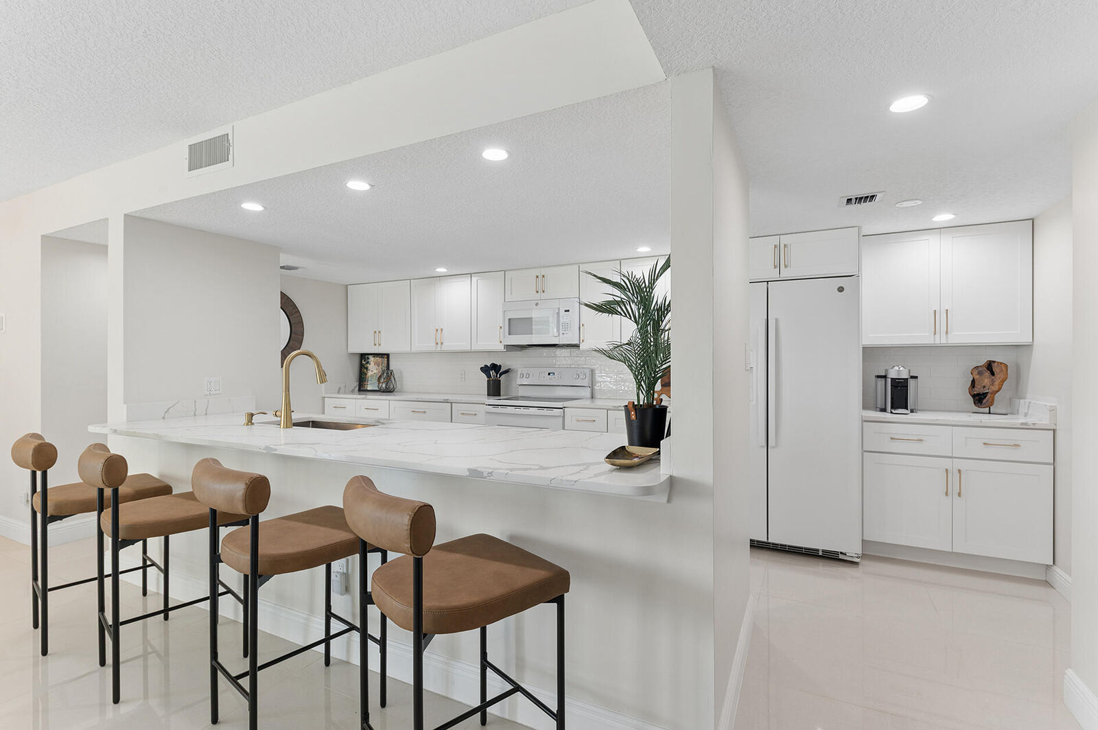 Property Photo:  2025 Lavers Circle D404  FL 33444 