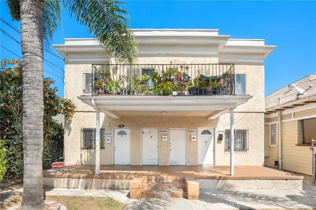 Property Photo:  1543-1/2 W 22nd  CA 90007 