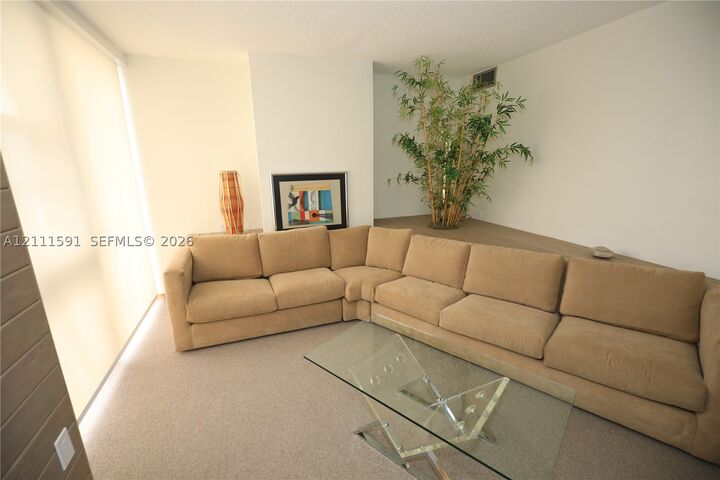 Property Photo:  600 NE 36th St 717  FL 33137 