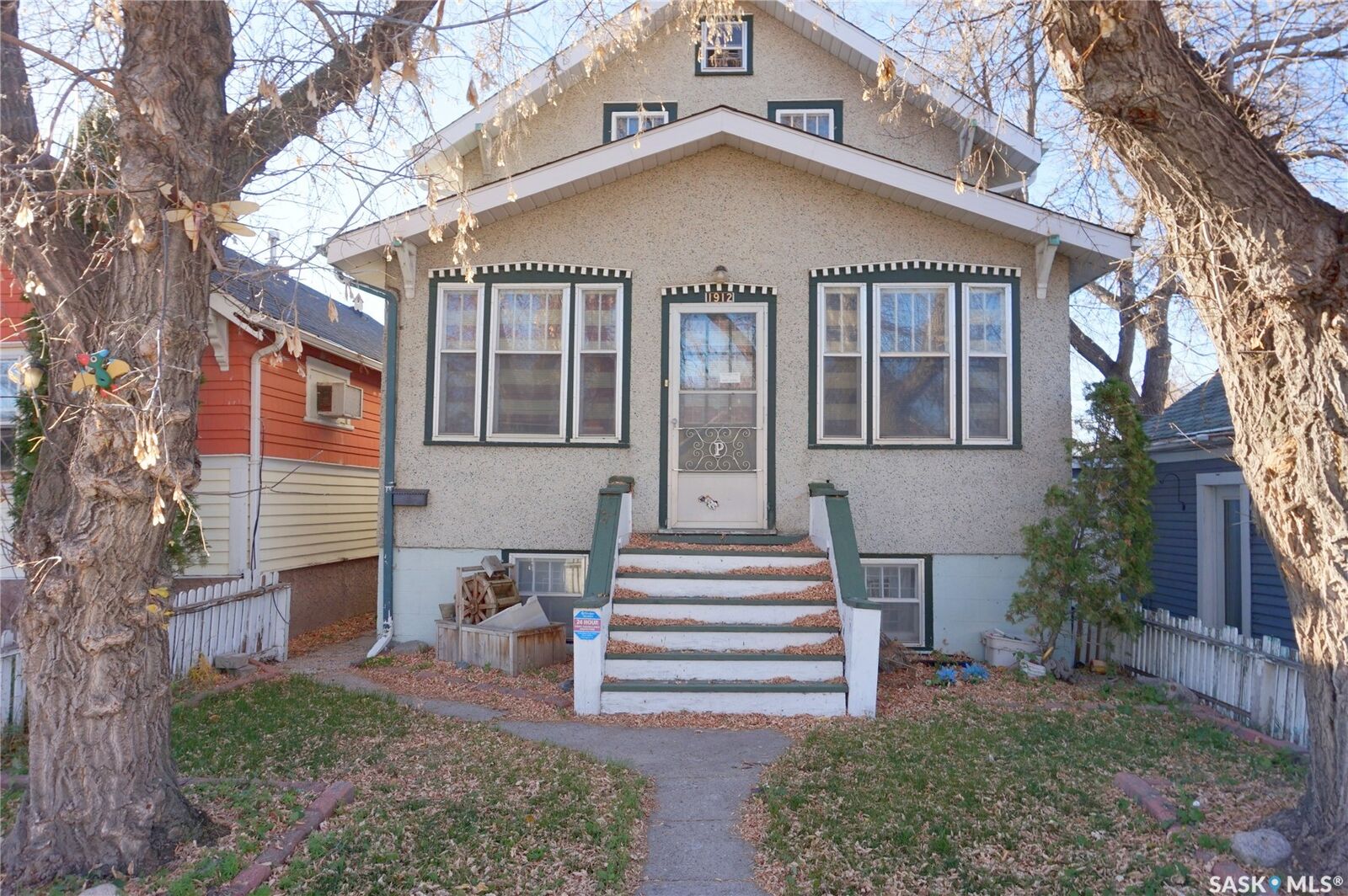Property Photo:  1912 Wallace Street  SK S4N 4A2 