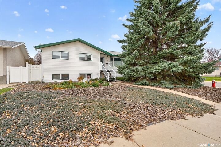 Property Photo:  1402 Hastings Street  SK S6H 6W3 