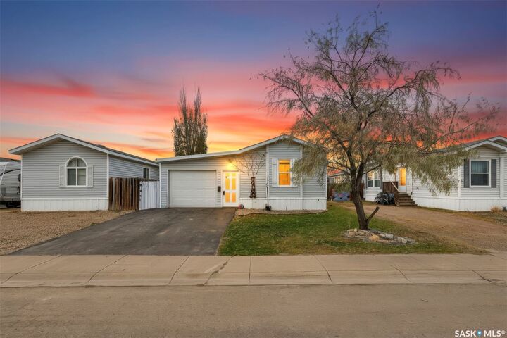 Property Photo:  728 Harder Court  SK S0K 2T2 