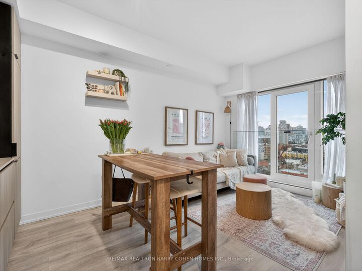 Property Photo: 2 Augusta Avenue Ph3 ON M5V 0T3