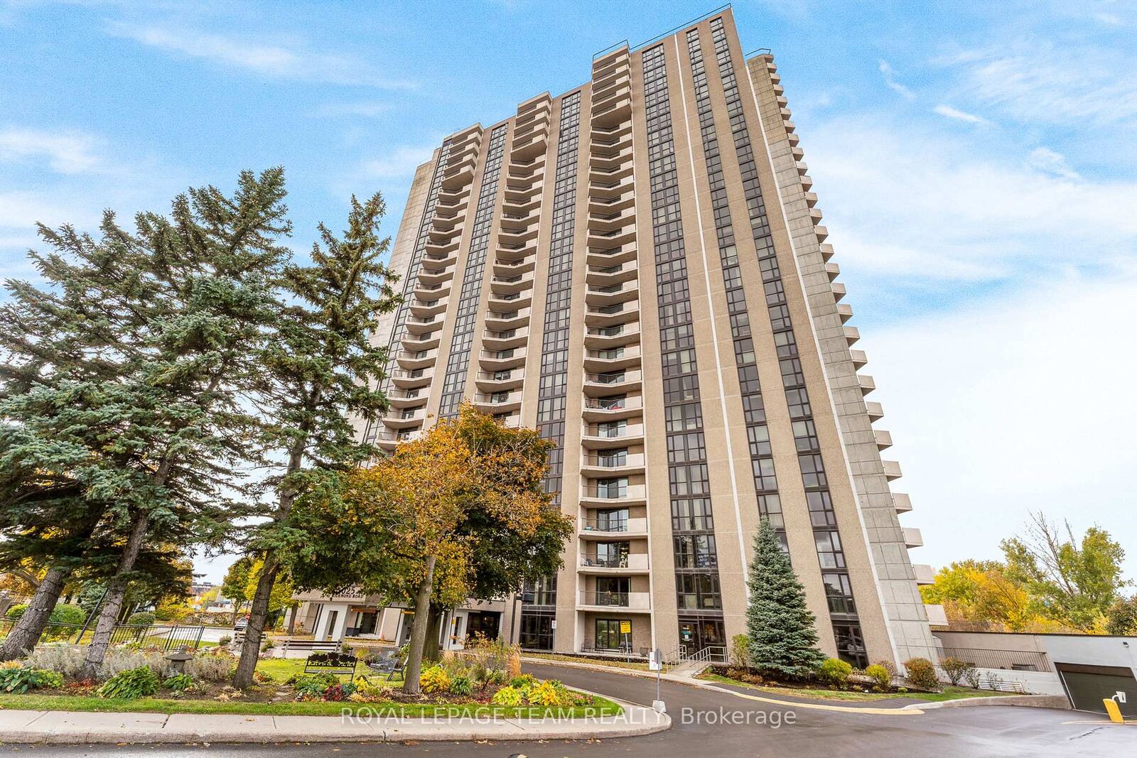 Property Photo:  1025 Richmond Road 2705  ON K2B 8G8 
