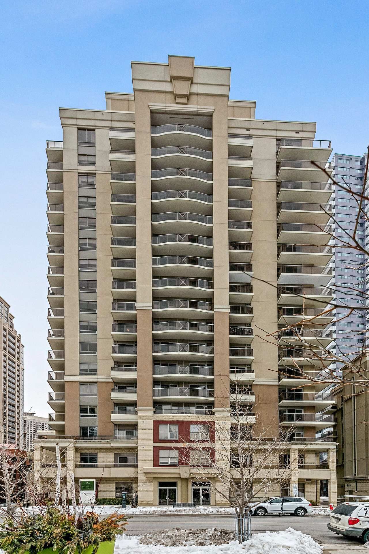Property Photo:  350 Princess Royal Drive 103  ON L5B 4N1 
