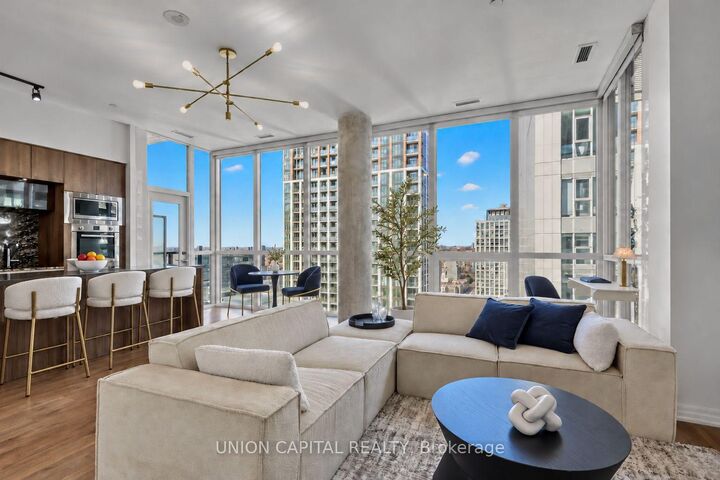 Property Photo:  88 Blue Jays Way Ph1  ON M5V 0L7 
