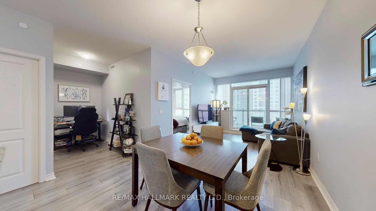 Property Photo:  349 Rathburn Road W 910  ON L5B 0G9 