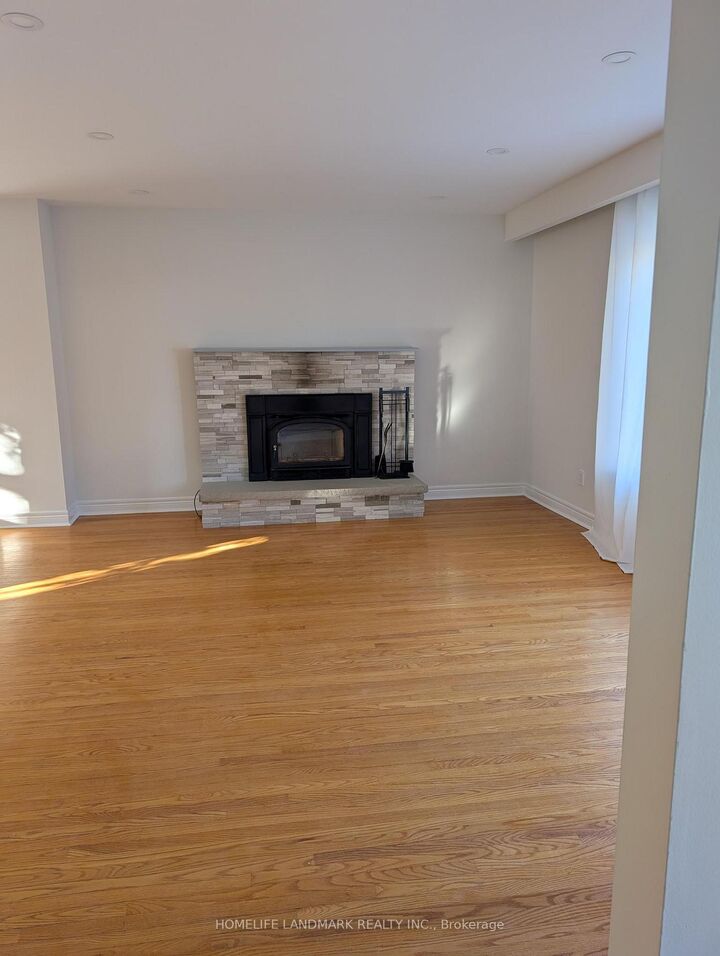 Property Photo:  77 Parkway Avenue  ON L3P 2H1 