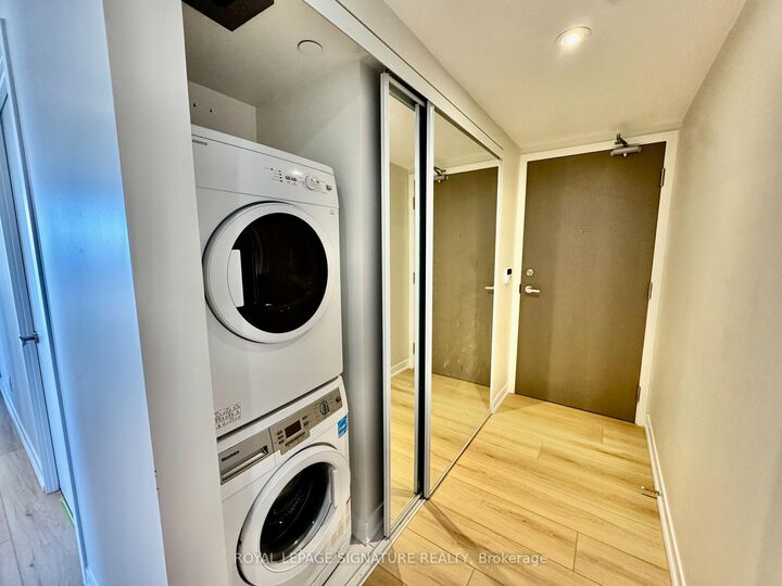 Property Photo:  88 Harbour Street 3404  ON M5J 0C3 