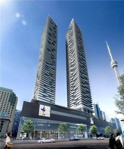 Property Photo:  88 Harbour Street 6806  ON M5J 0C3 