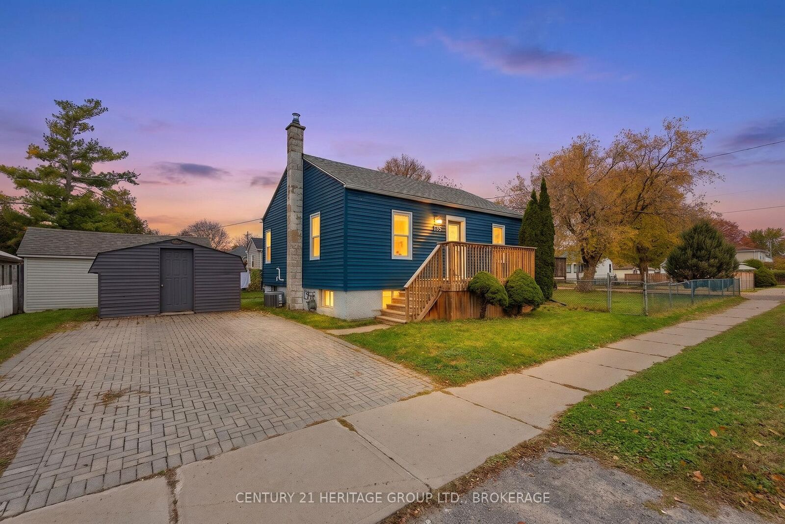Property Photo:  136 Kingscourt Avenue  ON K7K 4P3 
