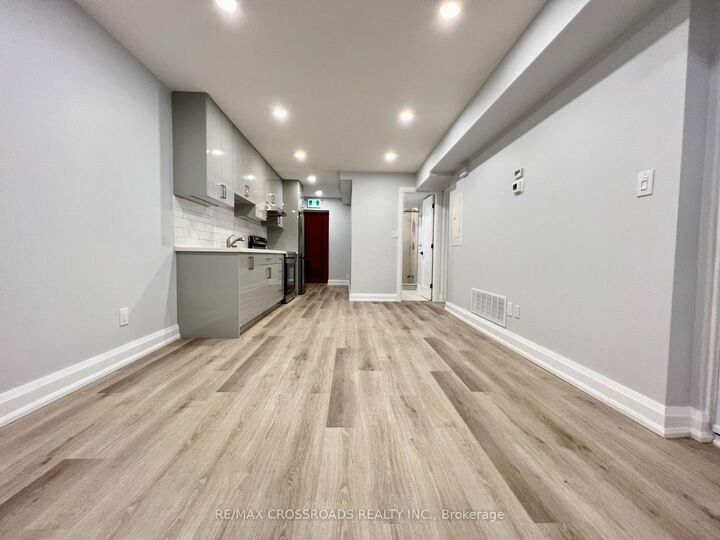 Property Photo:  25 Glenside Avenue 1  ON M4L 2T6 