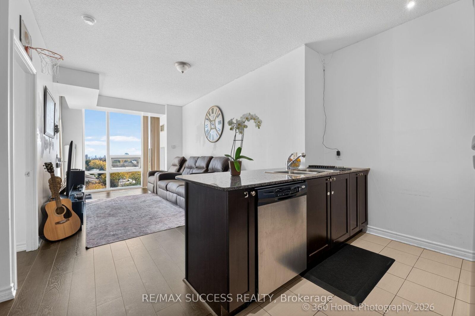 Property Photo:  3525 Kariya Drive 812  ON L5B 0C2 