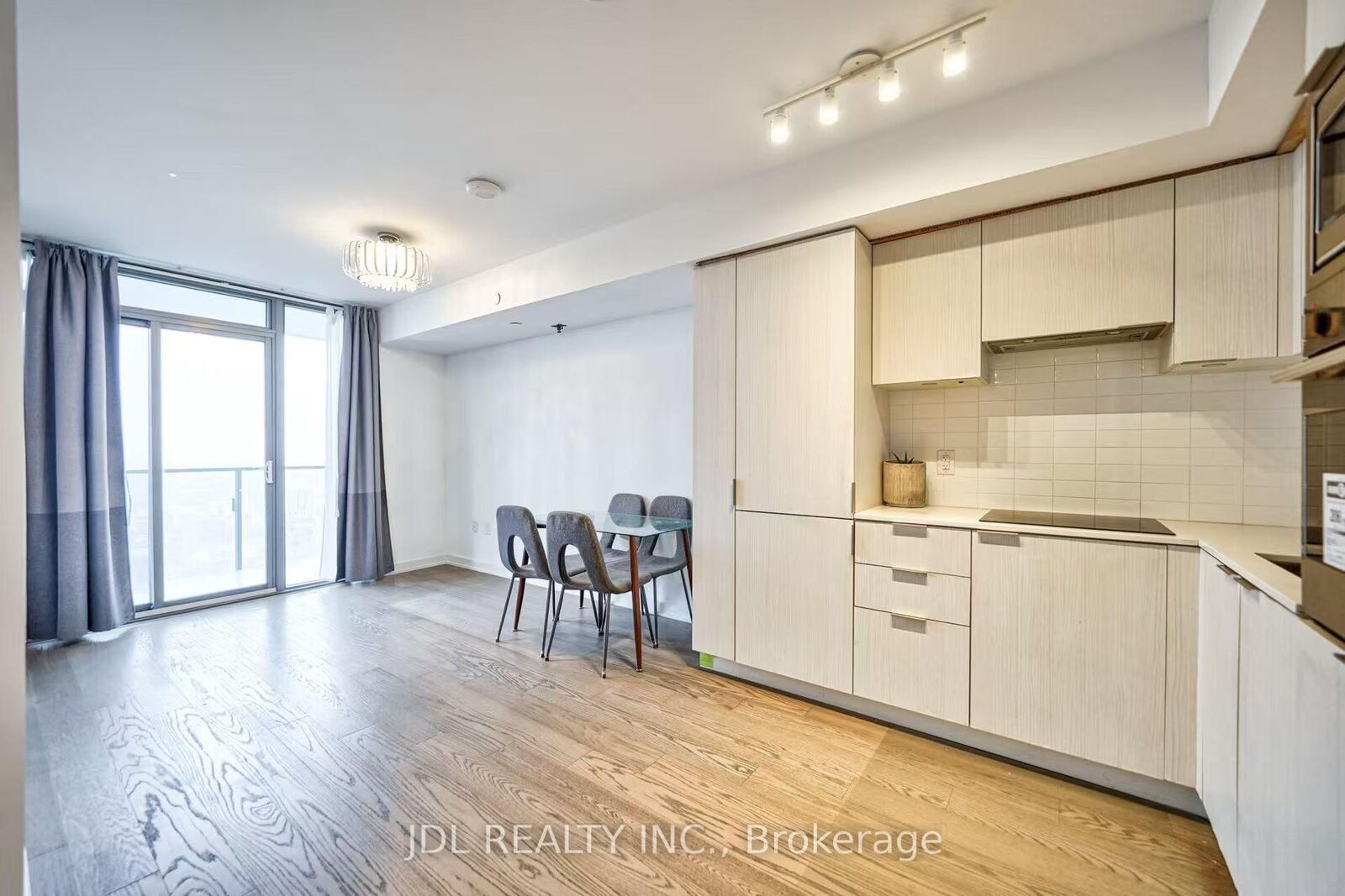Property Photo: 11 Wellesley Street W 4106 ON M4Y 0G4
