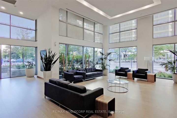 Property Photo:  225 Webb Drive 1504  ON L5B 3Y5 