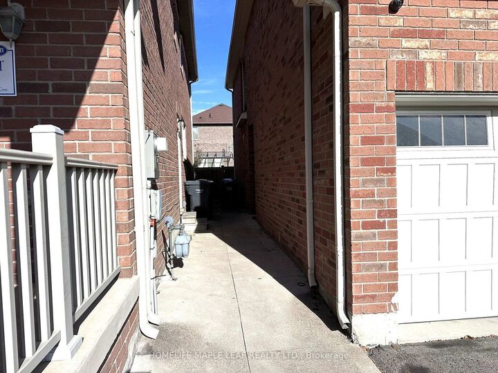 Property Photo:  58 Seafair Crescent  ON L6Y 5W3 
