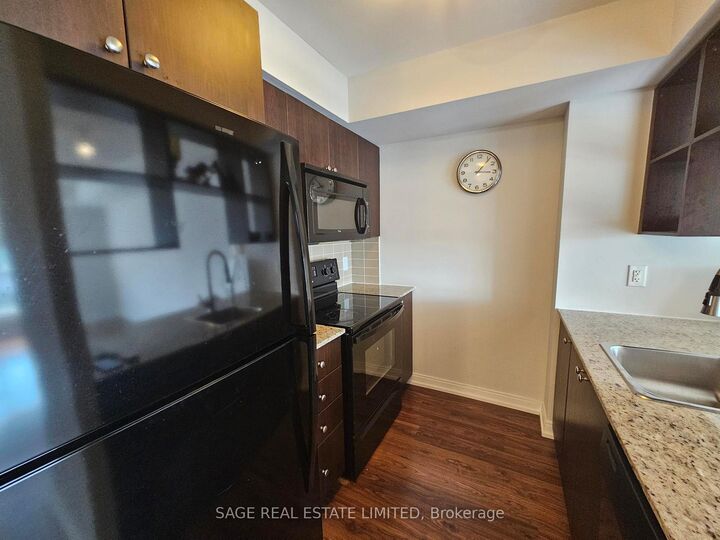 Property Photo: 151 Village Green Square 705 ON M1S 0K5