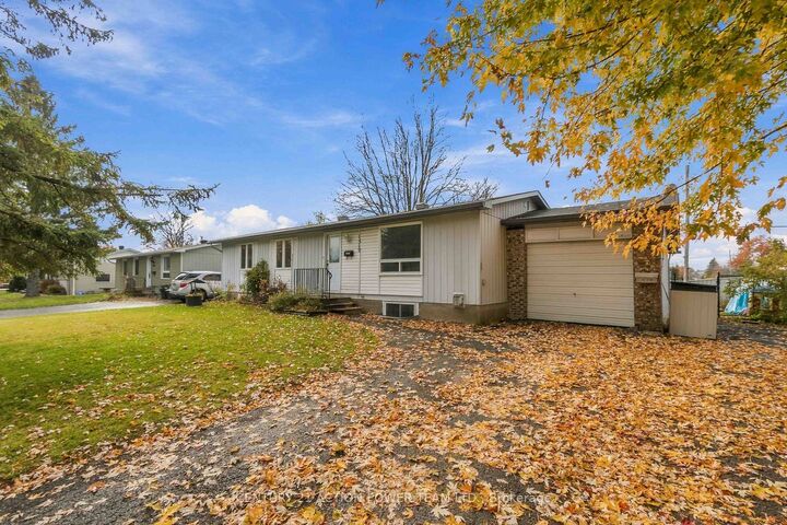 Property Photo:  1512 Blackheath Street  ON K1E 1K7 