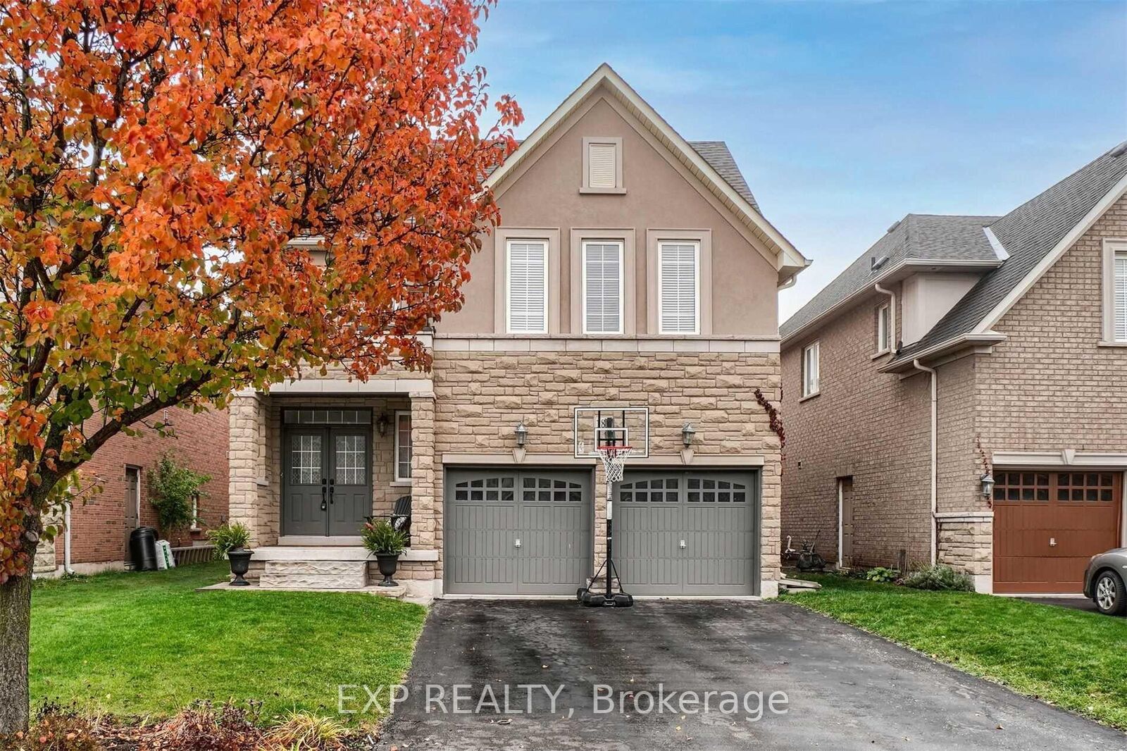 Property Photo: 180 Spring Azure Crescent ON L5L 6T9