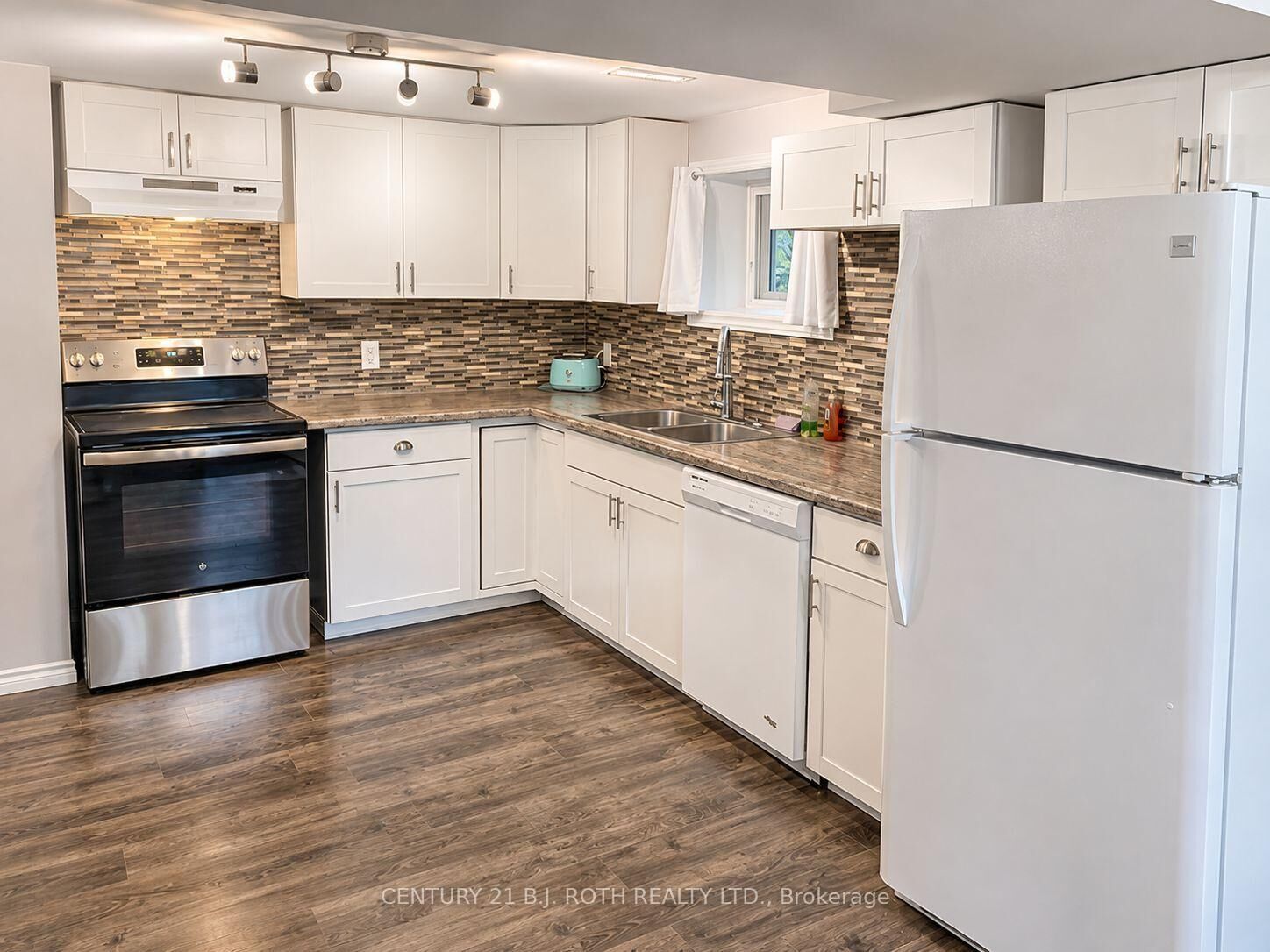 Property Photo:  120 Marshall Street  ON L4N 4L5 