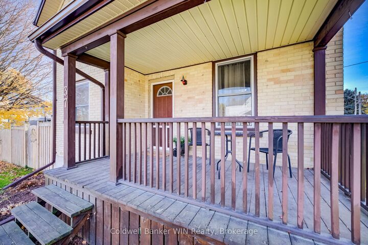 Property Photo:  37 Queen Street N  ON N0G 1Z0 