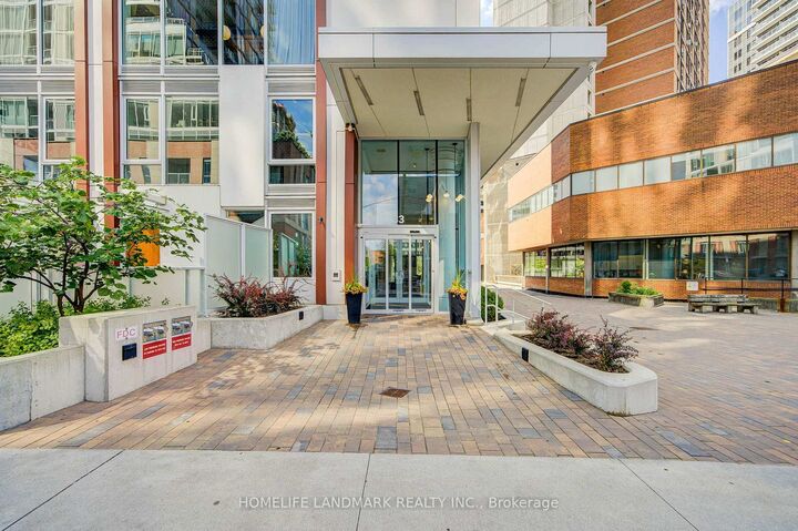 Property Photo: 33 Helendale Avenue 601 ON M4R 0A4