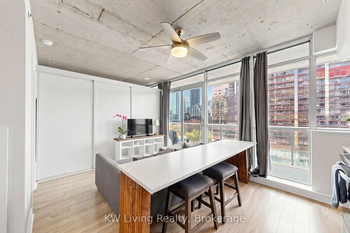 Property Photo:  375 King Street W 801  ON M5V 1K5 