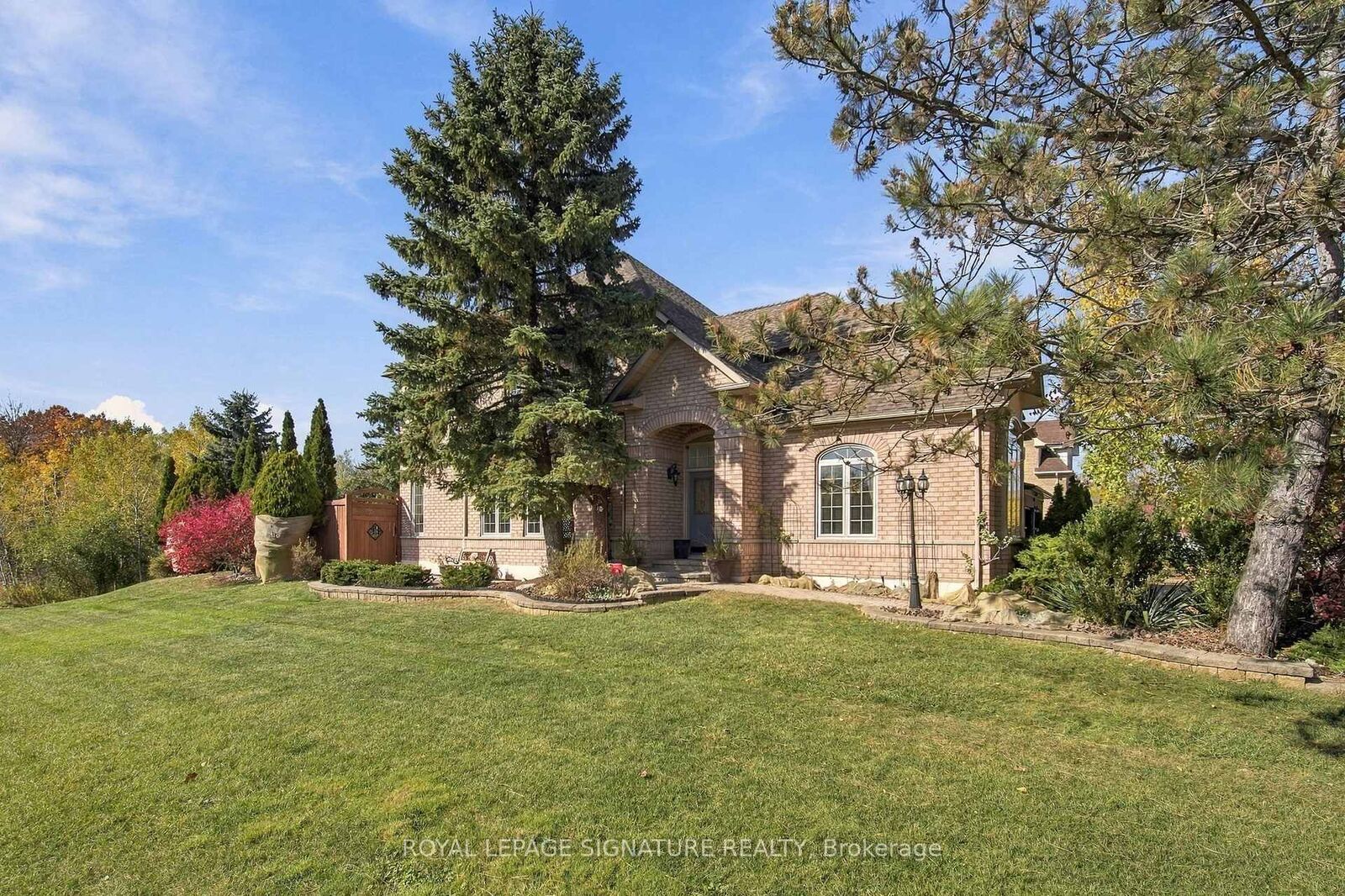 Property Photo:  1604 Valley Ridge Crescent  ON L1V 6S2 