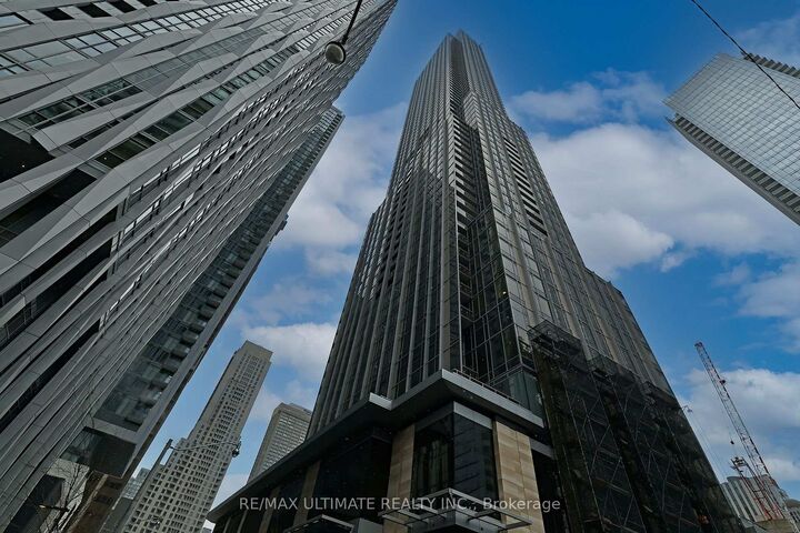 Property Photo:  11 Yorkville Avenue 1713  ON M4W 0B7 