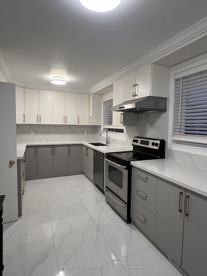 Property Photo:  139 Amberjack Boulevard Main  ON M1H 2K1 