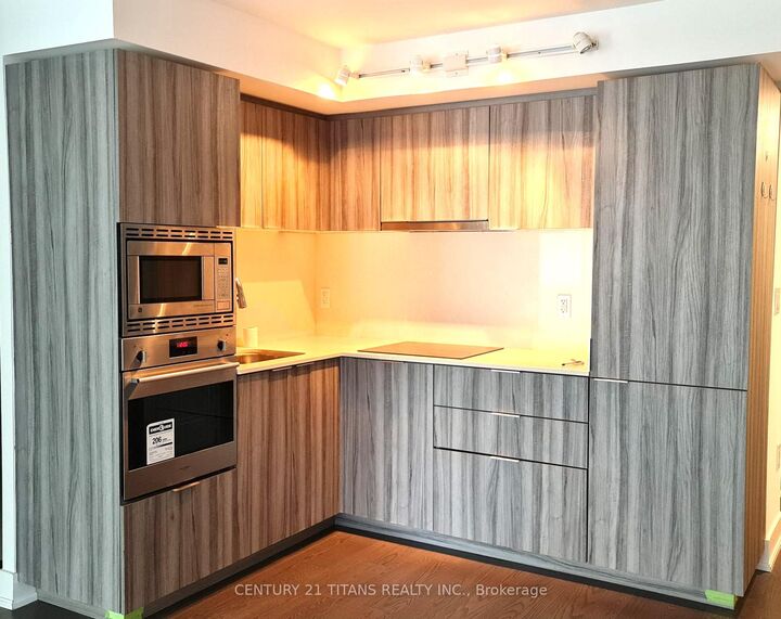 Property Photo:  955 Bay Street 2419  ON M5S 2A2 