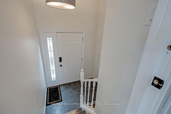 Property Photo: 7 Garside Avenue S Lower ON L8K 2V7