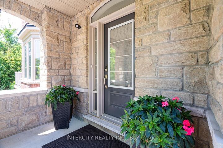 Property Photo:  1331 Major Mackenzie Drive W 116  ON L6A 4W4 